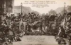 Triomphe Prints: Tomb of Unknown Soldier - Arc de Triomphe, Paris, France