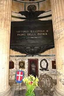 Emanuele Collection: Tomb of Vittorio Emanuele II, Pantheon, Rome, Italy