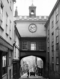 Images Dated 29th March 2011: Totnes East Gate