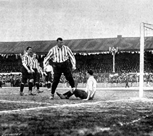 Striker Collection: Tottenham Hotspur vs. Sheffield United, F. A. Cup Final, 1901