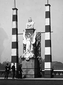 Tour of the Colonies - Queen Victoria, Westminster Bridge