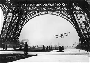 Crashes Prints: Tour Eiffel Air Crash