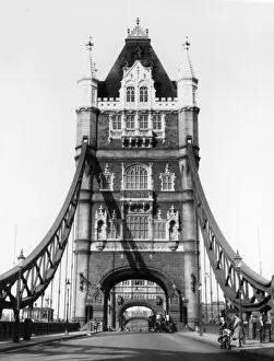 Wolfe Collection: Tower Bridge 1939