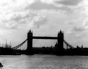 Images Dated 11th August 2011: Tower Bridge
