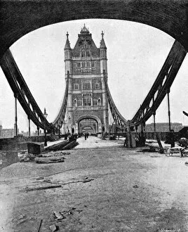 Images Dated 9th February 2011: Tower Bridge