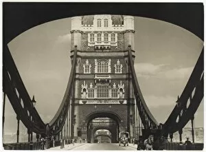 London Collection: Tower Bridge / Carts 1930S