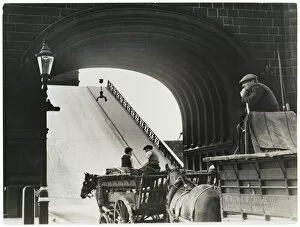 Tower Bridge/Carts 1930S