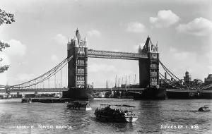 Bustling Prints: Tower Bridge in London