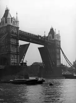 Wolfe Prints: Tower Bridge Open