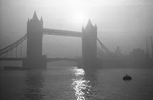 Images Dated 30th October 2019: Tower Bridge over the River Thames, London in the early morn