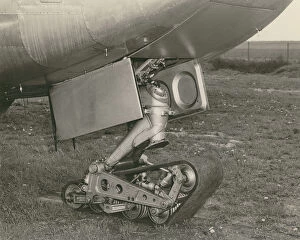 Track-gear nose landing gear of the Fairchild EC-82A Packet