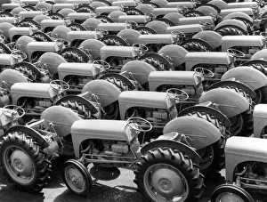 Images Dated 3rd November 2011: Tractor Pattern