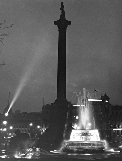 Images Dated 16th May 2011: Trafalgar Square Dusk