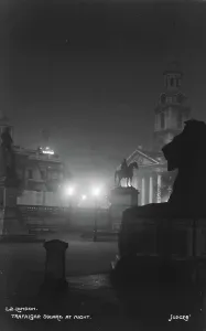 Grandeur Prints: Trafalgar Square at Night