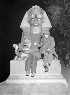 Tramps under the Sphynx