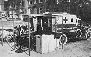 Ambulance Gallery: Travelling X-ray car, WW1