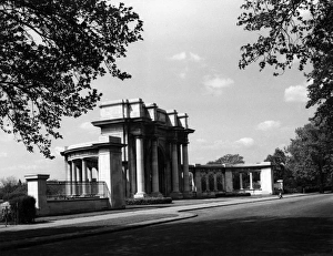 Images Dated 16th May 2011: Trentside Memorial Gates