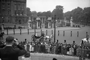 Terence Prints: Trooping the Colour - Queen Victoria Memorial