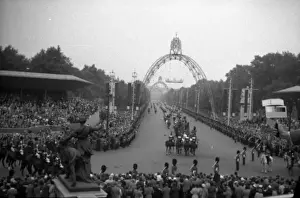 Trooping the Colour - Queen Victoria Memorial