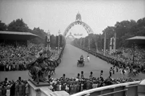 Trooping the Colour - Queen Victoria Memorial