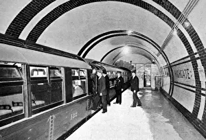 Running Prints: The tube railway form Charing Cross to Hampsted. Platform
