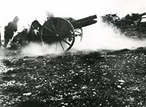 Images Dated 2nd December 2011: Turkish artillery in action, WW1