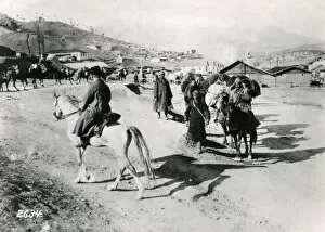 Images Dated 2nd December 2011: Turkish troops transporting supplies, WW1