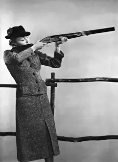 Huntress Prints: Tweed Lady Shooting