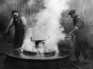 Images Dated 11th March 2011: Tyring a Wheel