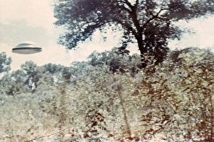Images Dated 20th November 2013: Ufos / New Mexico / Villa