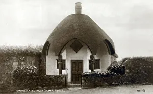 Gardeners Prints: Umbrella Cottage, Lyme Regis, Dorset. Date: circa 1909