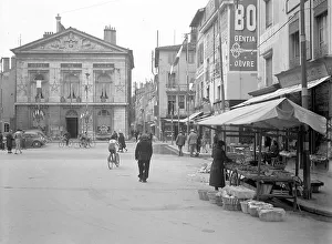 Ville Prints: Unknown French town square