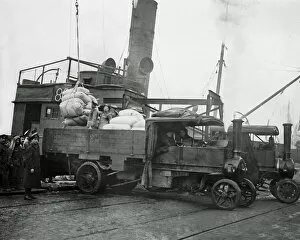Images Dated 29th January 2009: Unloading flour from a ship for the Western Front, WW1