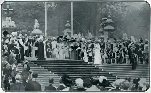 Brock Prints: Unveiling Queen Victorias Monument