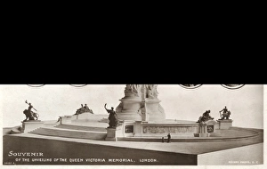 Images Dated 9th March 2011: Unveiling of the Victoria Memorial, London