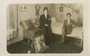 Durand Prints: USA - a Lesbian couple at home