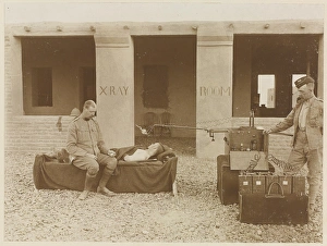 Images Dated 17th November 2015: Use of X-ray equipment