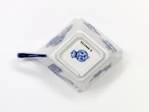 Variety tea cup, underside