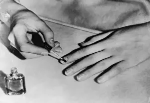 Nails Prints: Varnishing Nails