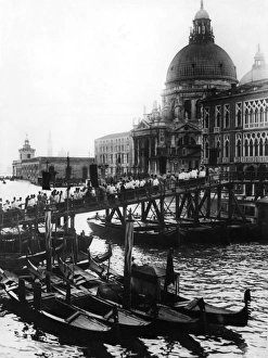 Images Dated 5th September 2011: Venetian Ceremony