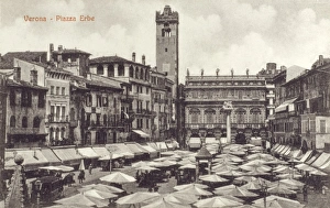 Images Dated 6th April 2011: Verona - Piazza Erbe