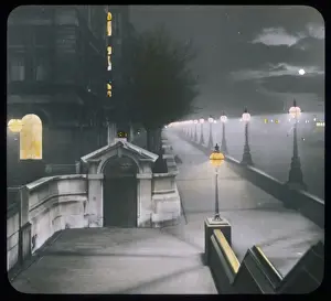 Vic Embankment / Lantern