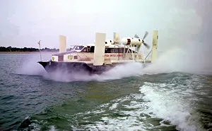 Vickers VA. 3 hovercraft G-15-243
