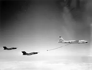 Vickers Gallery: Vickers Valiant B(K)1 XD816 about to refuel two Glosters