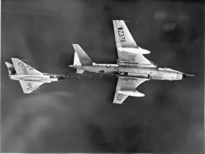 Vickers Valiant B(PR)K1 WZ376 refuels Gloster Javelin
