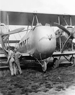 Commercial Gallery: Vickers Vimy Commercial G-EAUL at Martlesham Heath in 1920
