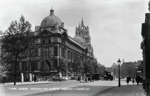 Bustling Prints: Victoria and Albert Museum, London
