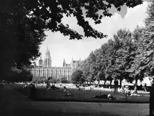 Lunch Prints: Victoria Tower Gardens