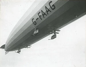 *NEW* Glass Lantern Slide Scans Collection: Under view of airship R. 33 (G-FaG) carrying aeroplanes