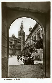 Belltower Collection: View of the Giralda belltower, Seville, Spain
